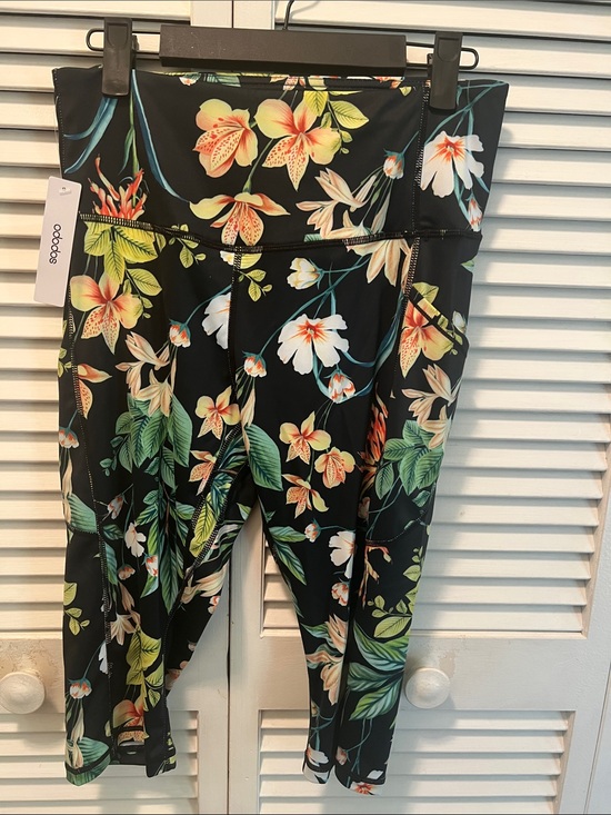 Ododos Pants - #2375**ododos Black Floral Capri Leggings